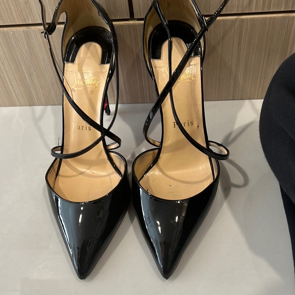 CHRISTIAN LOUBOUTIN CROSS BLAKE PARENT PUMPS. MAKE AN OFFER!